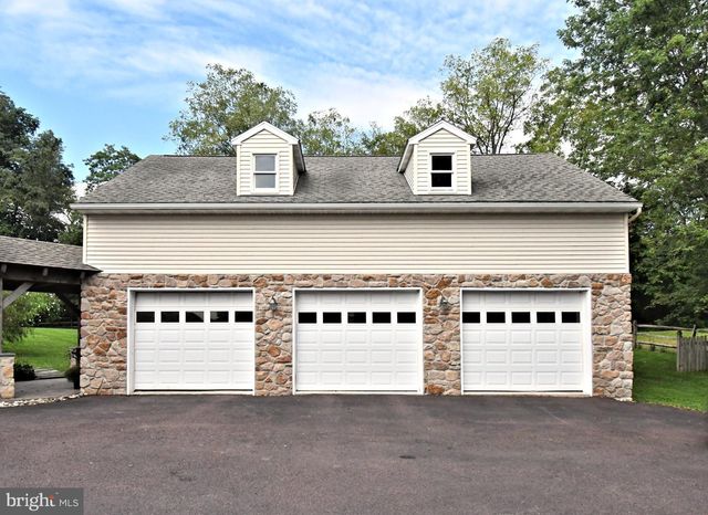 2 TRABER LN, Spring City, PA 19475