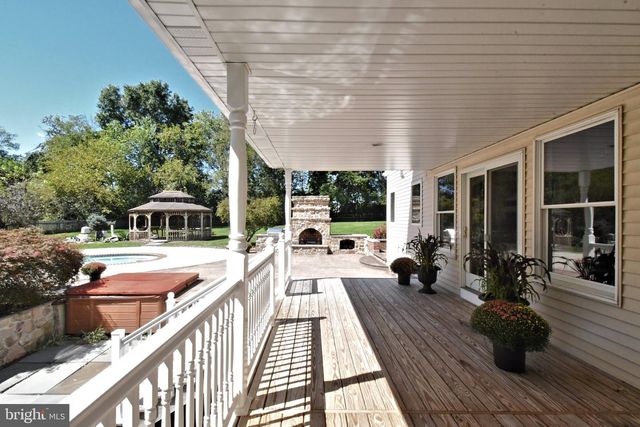 2 TRABER LN, Spring City, PA 19475