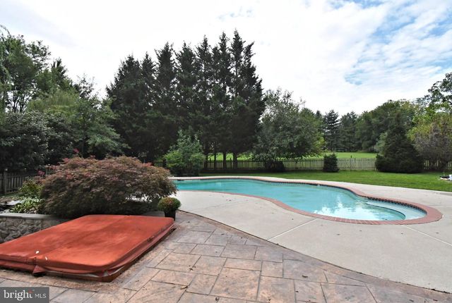 2 TRABER LN, Spring City, PA 19475