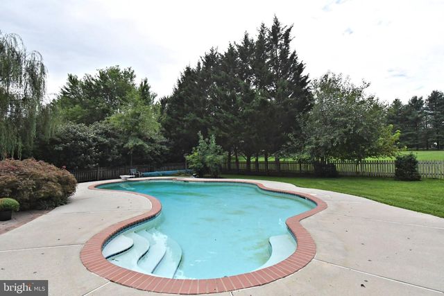 2 TRABER LN, Spring City, PA 19475