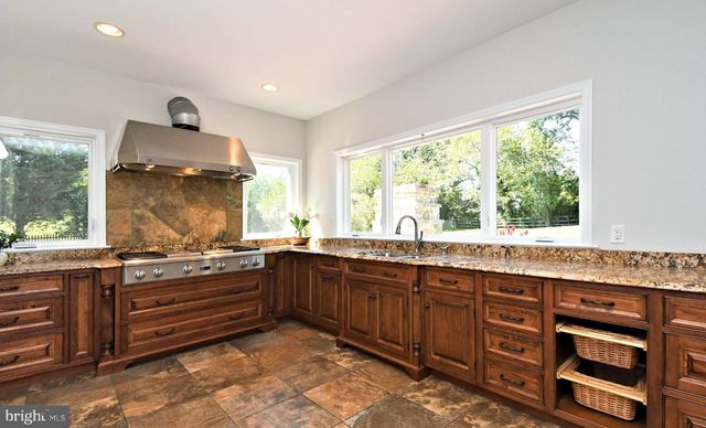 2 TRABER LN, Spring City, PA 19475