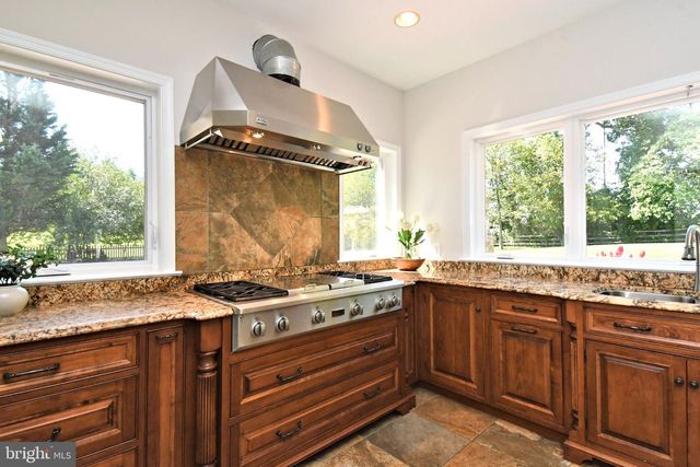 2 TRABER LN, Spring City, PA 19475