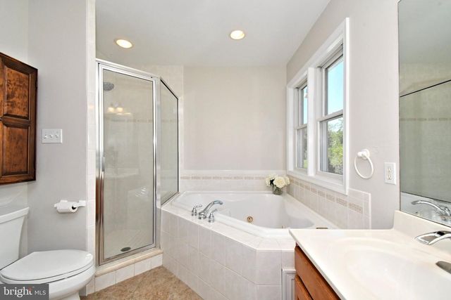 2 TRABER LN, Spring City, PA 19475