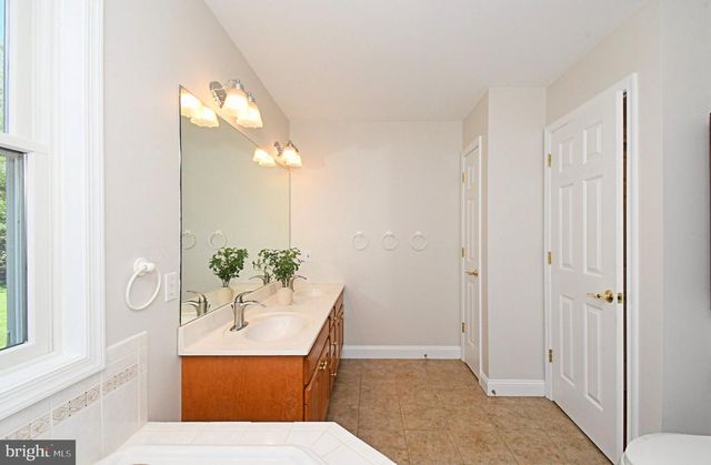 2 TRABER LN, Spring City, PA 19475