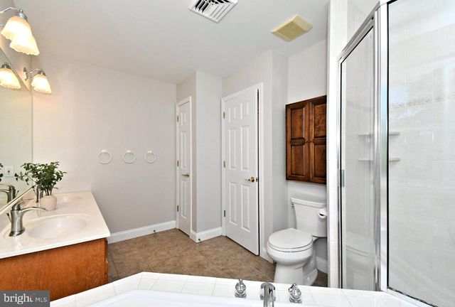 2 TRABER LN, Spring City, PA 19475