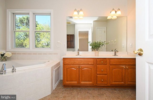 2 TRABER LN, Spring City, PA 19475