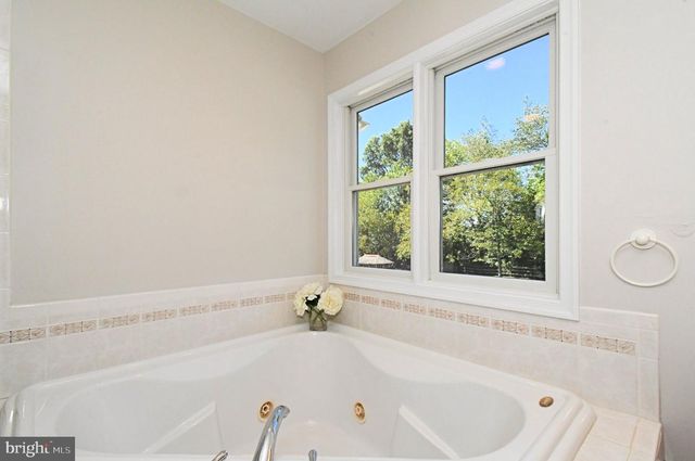 2 TRABER LN, Spring City, PA 19475