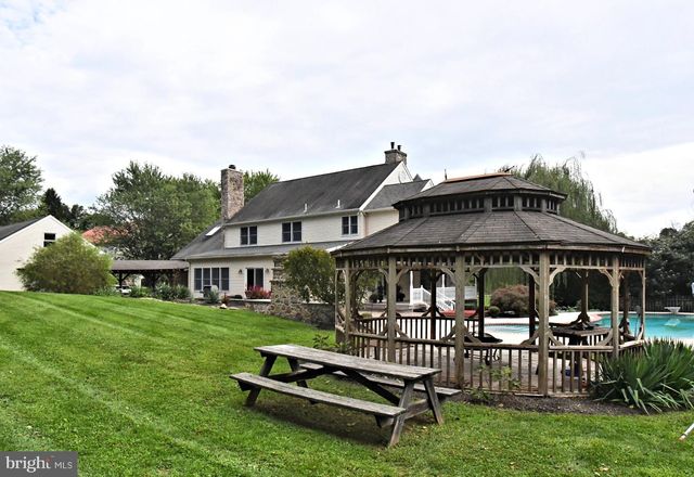 2 TRABER LN, Spring City, PA 19475