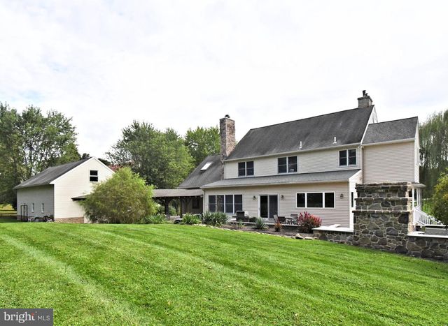 2 TRABER LN, Spring City, PA 19475