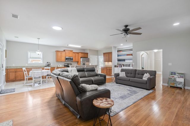 112 Pottery Landing Dr., Conway, SC 29527