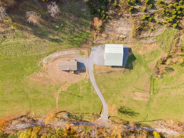 825 Gaulden Hollow Rd, Lafayette, TN 37083