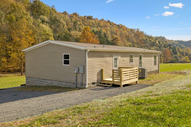 825 Gaulden Hollow Rd, Lafayette, TN 37083