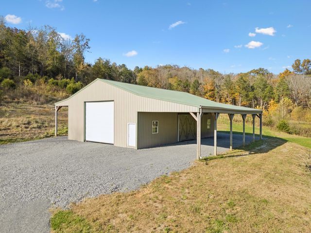 825 Gaulden Hollow Rd, Lafayette, TN 37083