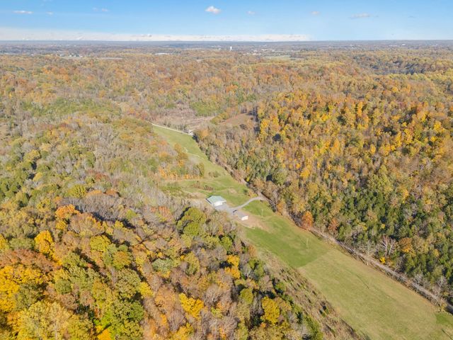 825 Gaulden Hollow Rd, Lafayette, TN 37083