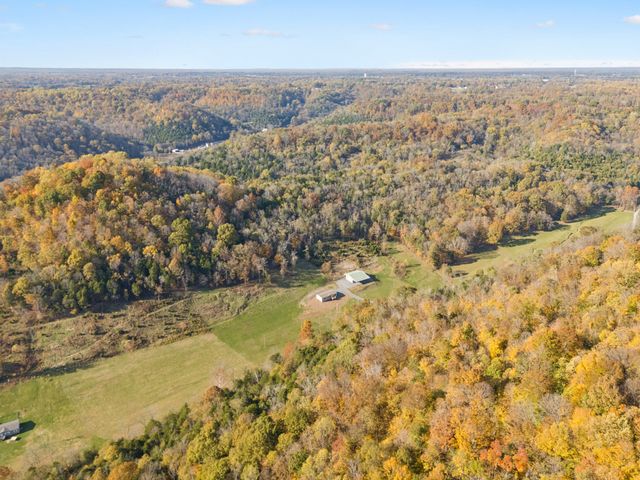 825 Gaulden Hollow Rd, Lafayette, TN 37083