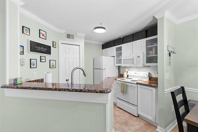 18107 PEREGRINES PERCH PLACE 6111, Lutz, FL 33558