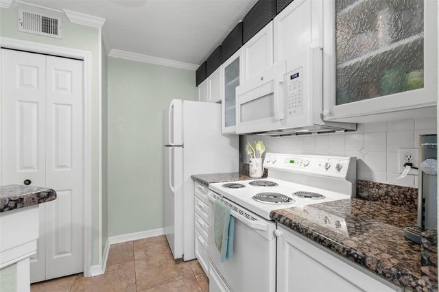 18107 PEREGRINES PERCH PLACE 6111, Lutz, FL 33558
