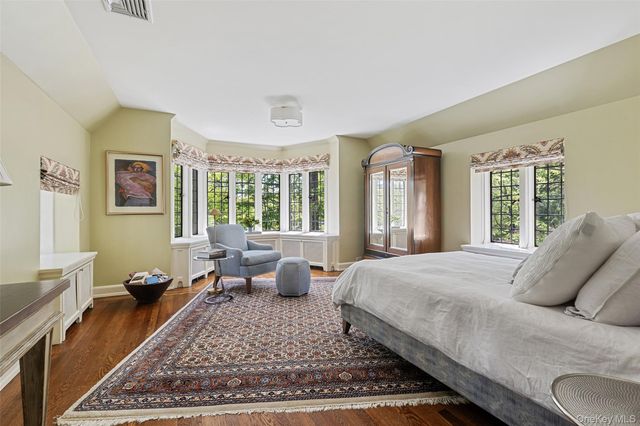 16 aka 20 Essex Place, Bronxville, NY 10708