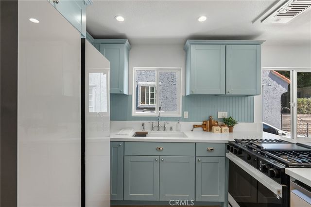 3705 S St Andrews, Los Angeles, CA 90018