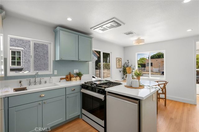 3705 S St Andrews, Los Angeles, CA 90018