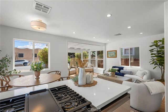 3705 S St Andrews, Los Angeles, CA 90018
