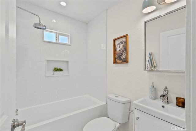 3705 S St Andrews, Los Angeles, CA 90018