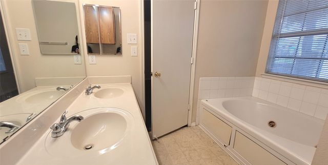 8470 Goldfinch Way, Dallas, TX 75249