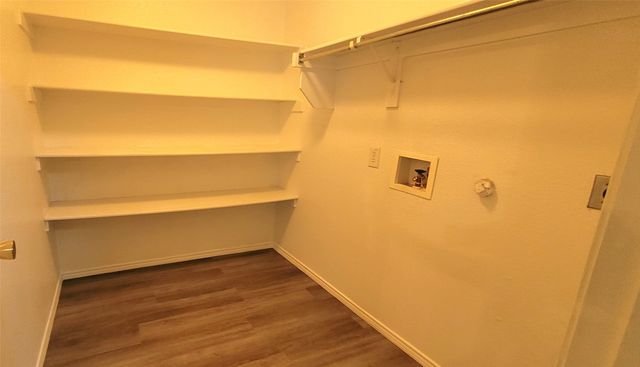 8470 Goldfinch Way, Dallas, TX 75249