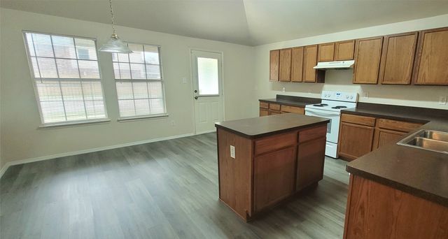 8470 Goldfinch Way, Dallas, TX 75249