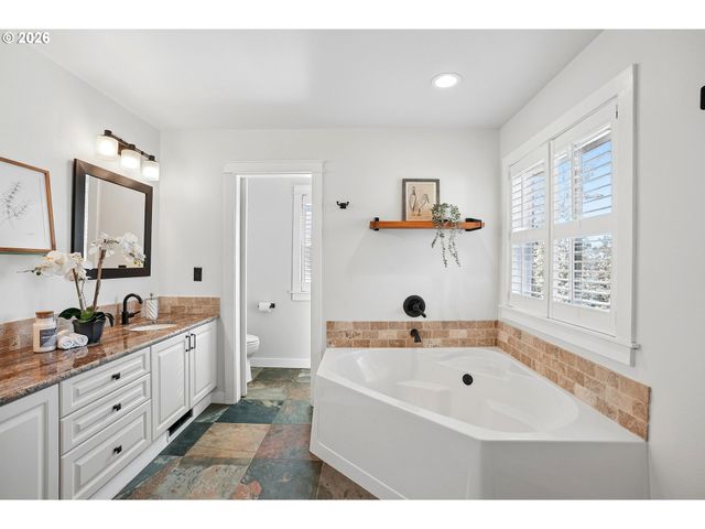 16147 Sw PALERMO Ln, Portland, OR 97223