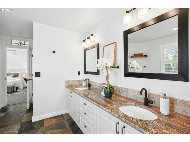 16147 Sw PALERMO Ln, Portland, OR 97223