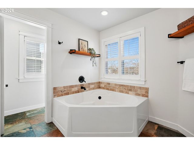 16147 Sw PALERMO Ln, Portland, OR 97223