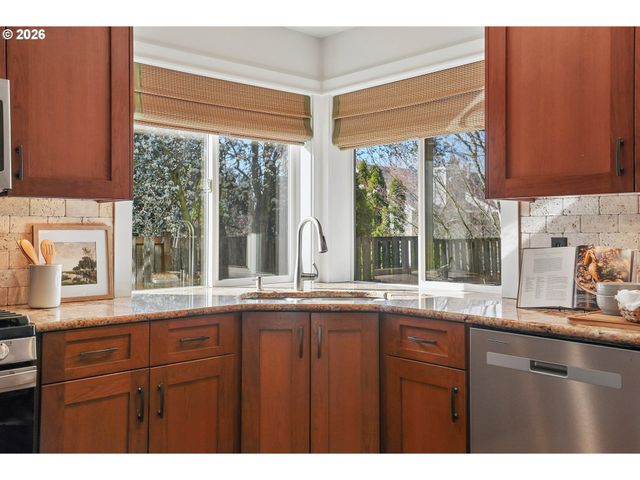 16147 Sw PALERMO Ln, Portland, OR 97223