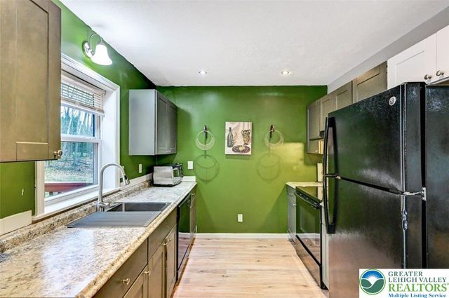 1677 PA-Route 715, Jackson Twp, PA 18360