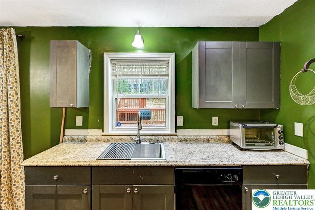 1677 PA-Route 715, Jackson Twp, PA 18360