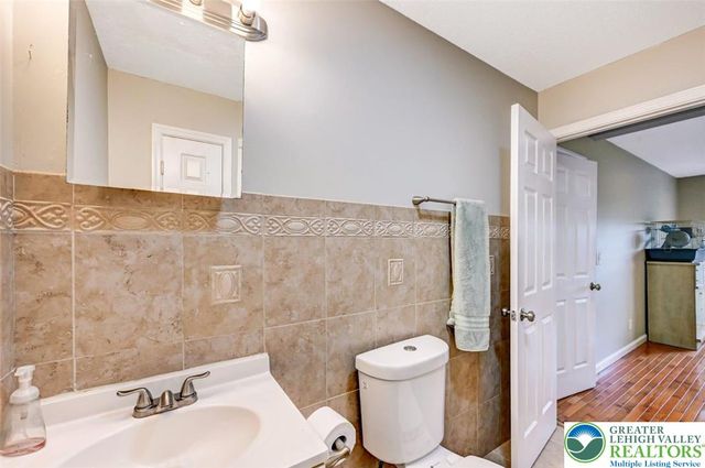 1677 PA-Route 715, Jackson Twp, PA 18360