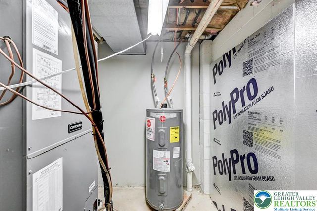 1677 PA-Route 715, Jackson Twp, PA 18360