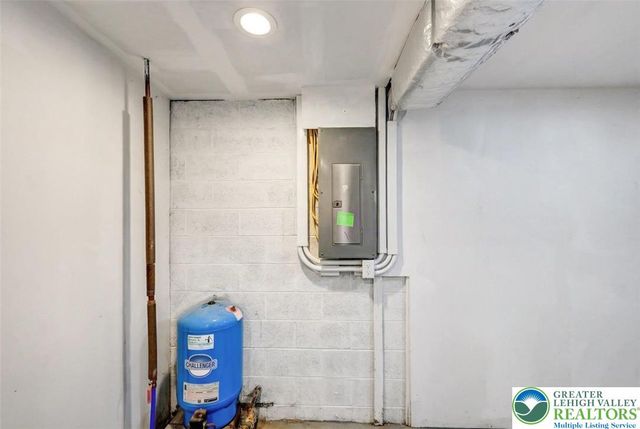 1677 PA-Route 715, Jackson Twp, PA 18360