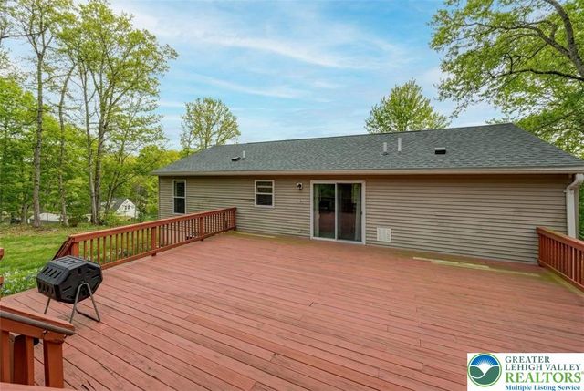 1677 PA-Route 715, Jackson Twp, PA 18360