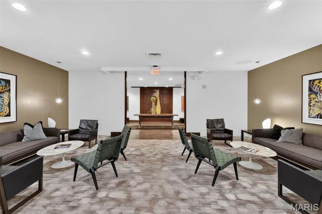 4545 Lindell Boulevard 29, St Louis, MO 63108