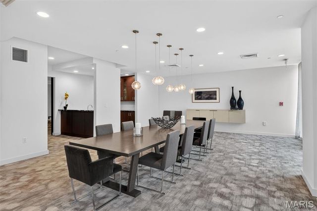 4545 Lindell Boulevard 29, St Louis, MO 63108