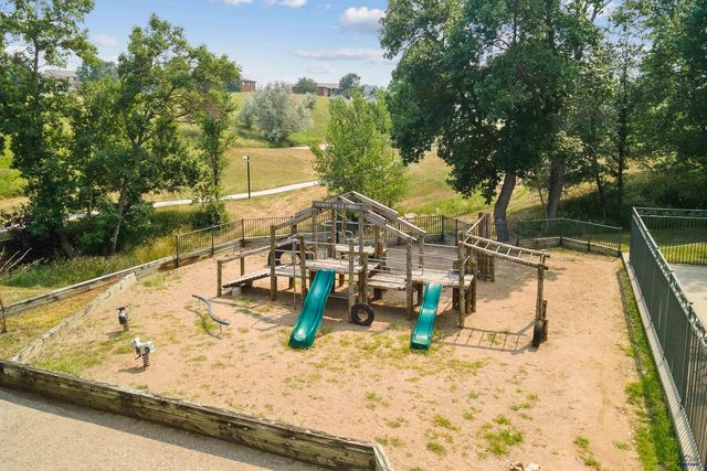 4003 FAIRWAY HILLS DR, Rapid City, SD 57702