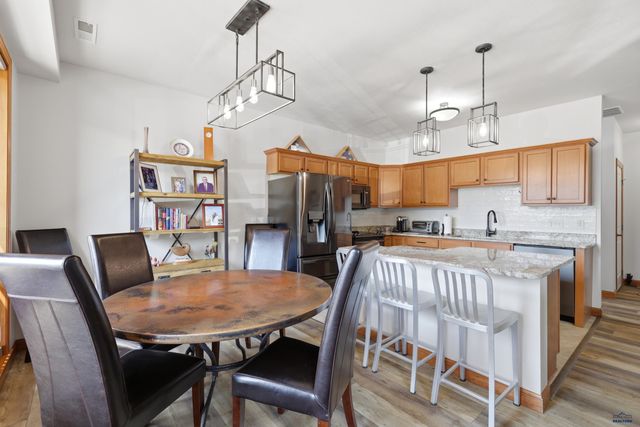 4003 FAIRWAY HILLS DR, Rapid City, SD 57702