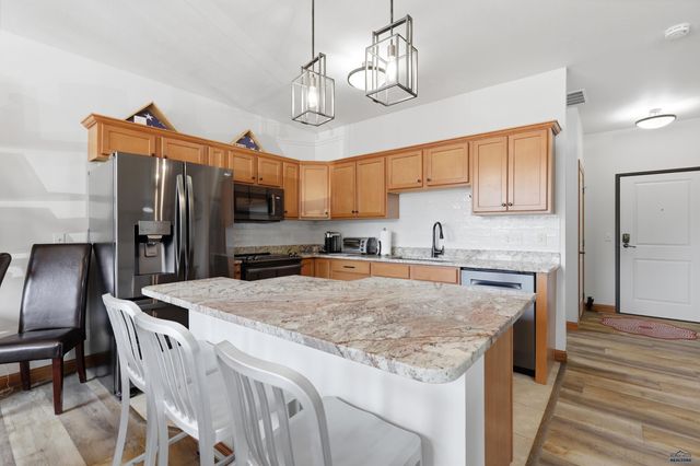 4003 FAIRWAY HILLS DR, Rapid City, SD 57702