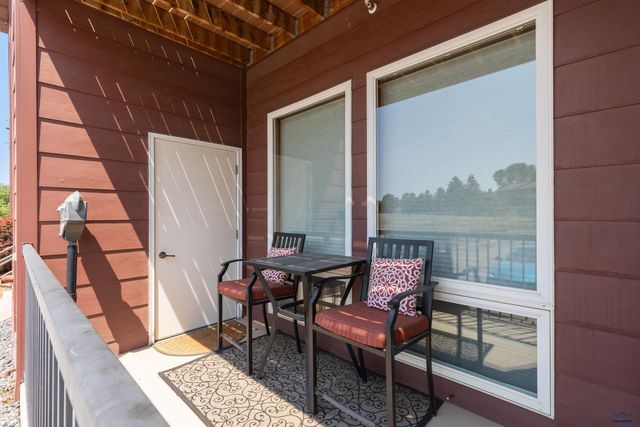 4003 FAIRWAY HILLS DR, Rapid City, SD 57702