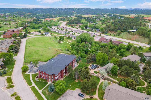 4003 FAIRWAY HILLS DR, Rapid City, SD 57702