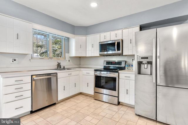 1525 SQUIRE LN, Cherry Hill, NJ 08003