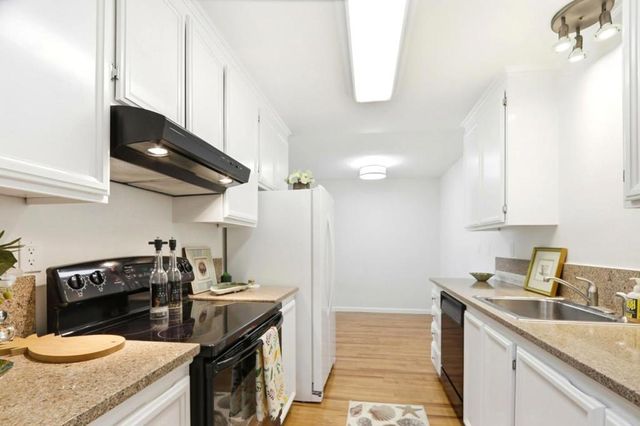 150 W Edith Avenue 13, Los Altos, CA 94022