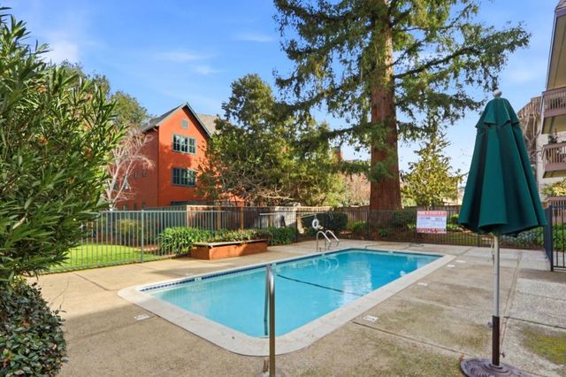 150 W Edith Avenue 13, Los Altos, CA 94022