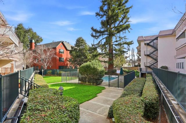 150 W Edith Avenue 13, Los Altos, CA 94022